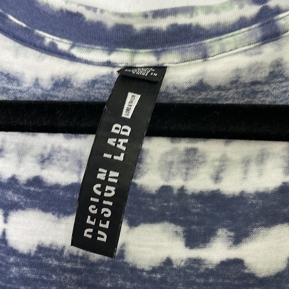 Design Lab tie dye stripes stretchy pocket v neckline long sleeve top - Picture 5 of 7